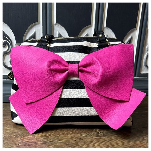 Betsey Johnson Nanza Bow Bag - Picture 2 of 10